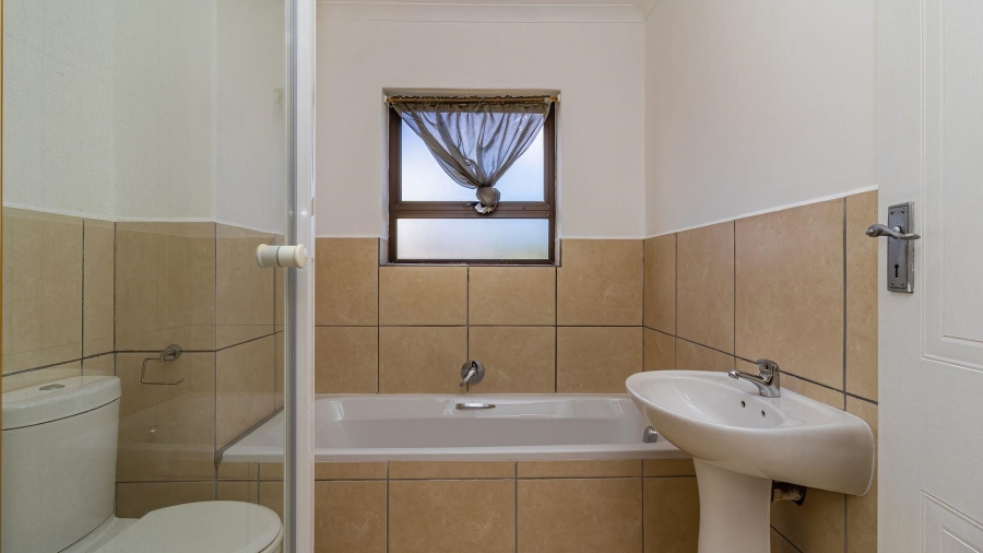2 Bedroom Property for Sale in De Kelders Western Cape